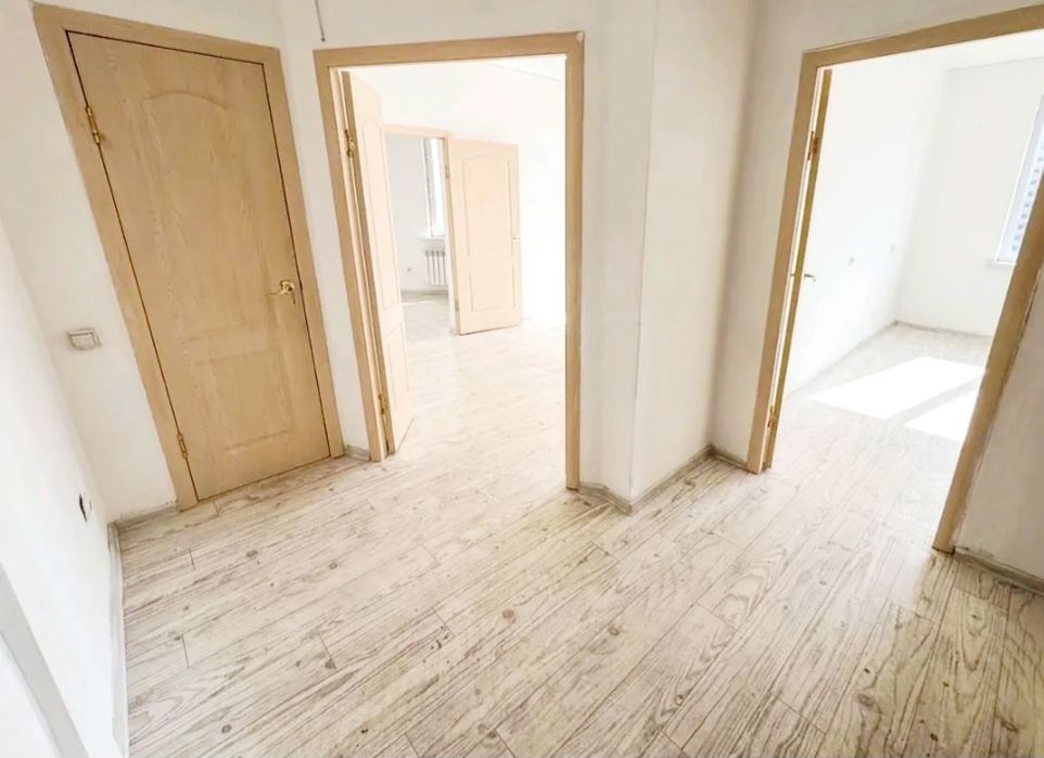 продам 2-х ком. 54кв. 8мкр. 7-этаж