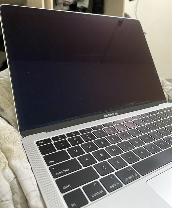 Macbook Air 2019 core i5 Storage 256