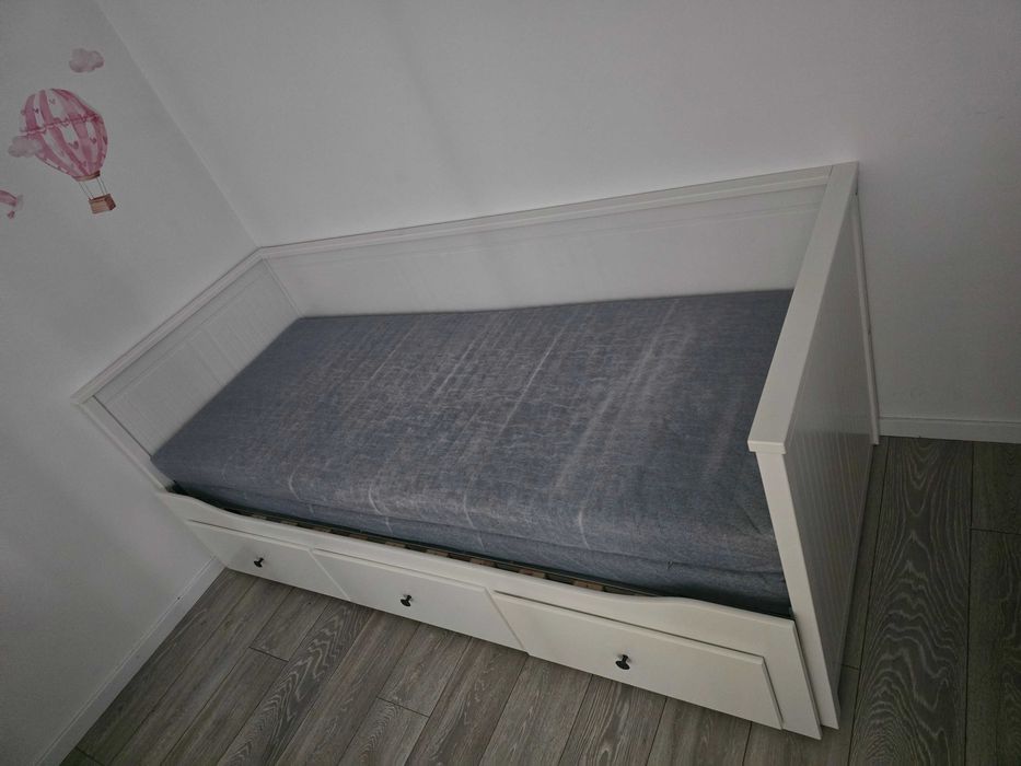 Pat divan Mobexpert 80x200 cm, alb, 3 sertare, stare excelentă – 1.000 lei