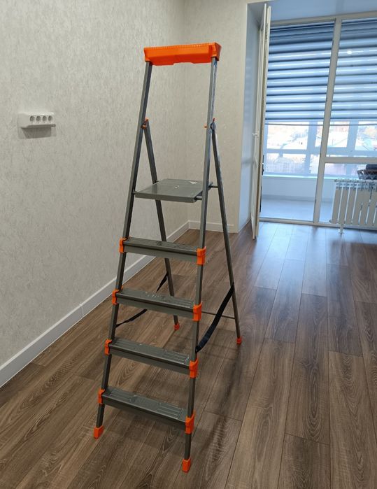 За дёшево Стремянка фирменная Новая перфоратор радиаторы