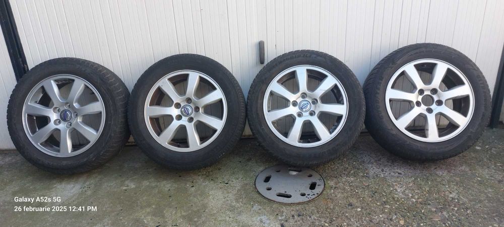 Janta de aliaj cu anvelopa de IARNA 215/55R16 VOLVO V60