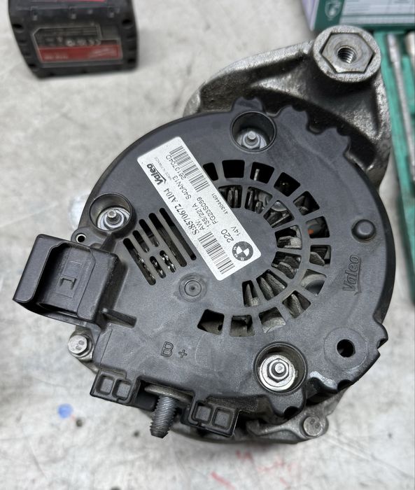 Alternator bmw x5 x6 f12 f13 f06 f10 f11 f15 f16 f01 n57 220a