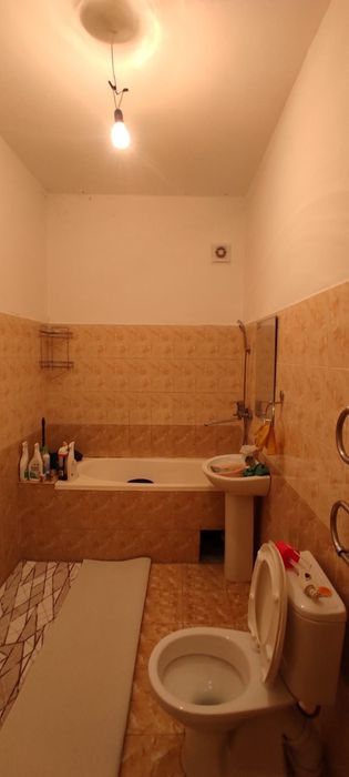 Карши ш марказида  квартира  сотилади зур жойда