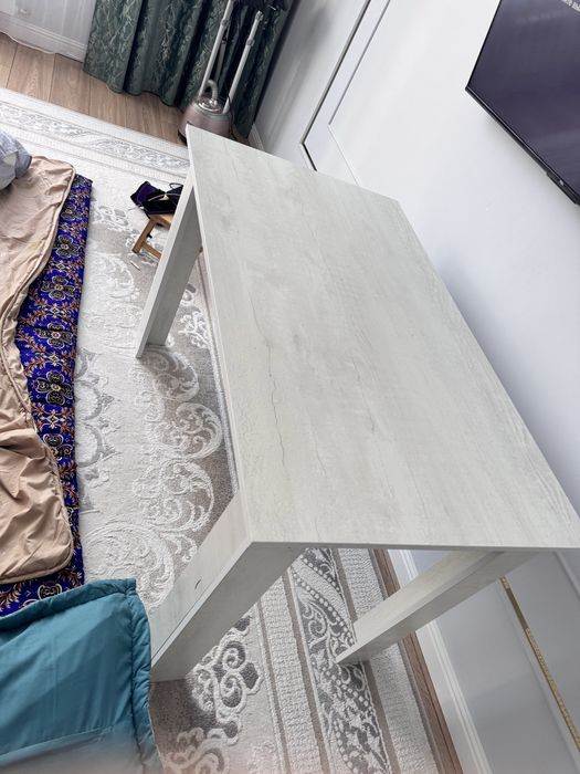 Продам стол с табуретками