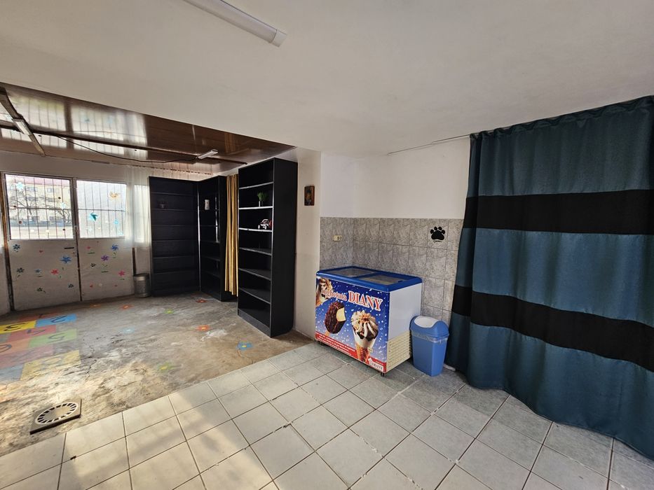 Vând sau închiriez magazin școlar