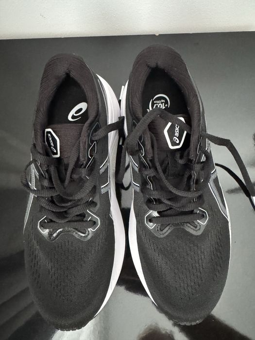 De vanzare adidasi asics
