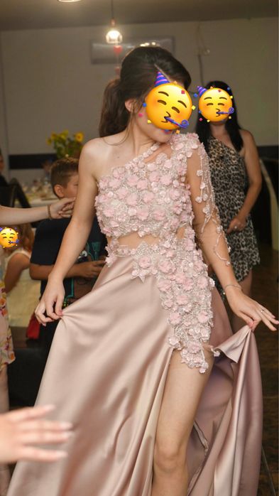 Vand rochie de seara