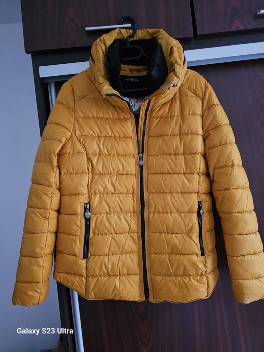 Ново яке с висока яка цвят горчица