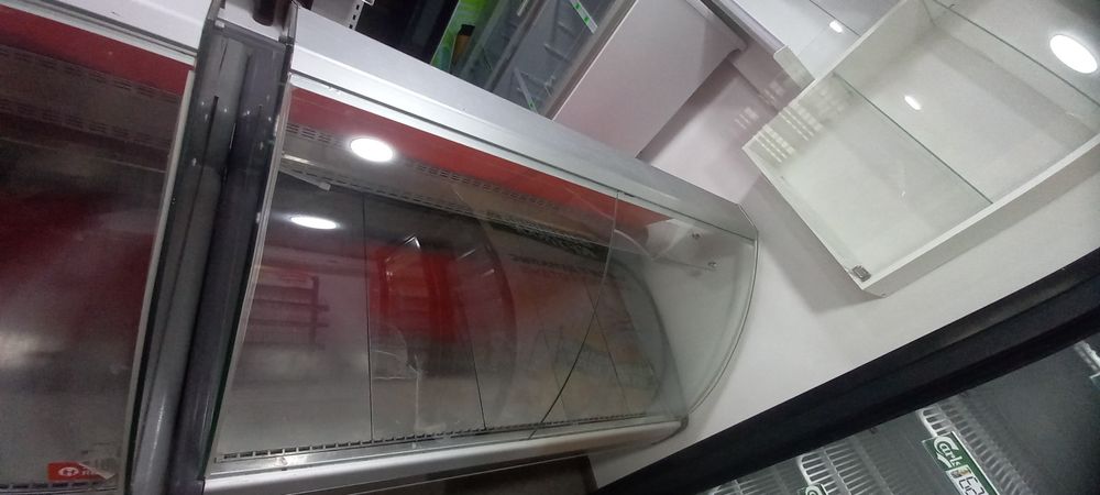 Продам витринный холодильник Crispy