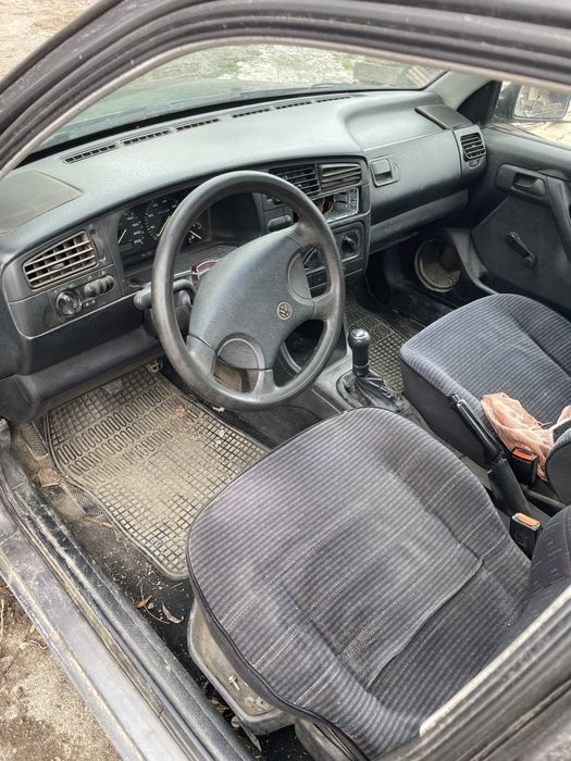 Голф 3/golf 3  1.8 бензин НА ЧАСТИ разполагам и с още части за голф 3