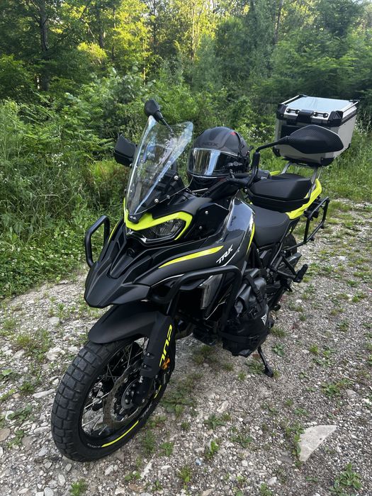 Vand motocicleta turing Benelli TRK 702 cu echipament complet