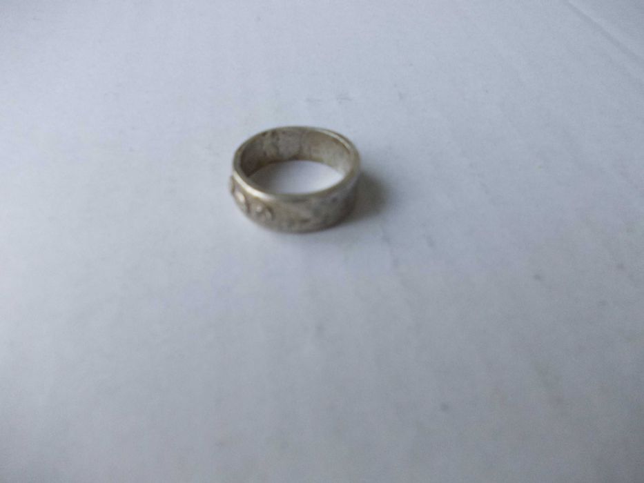 Inel vechi din argint cu 3 pietre