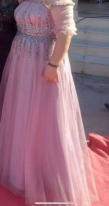 Облечена е за няколко часа