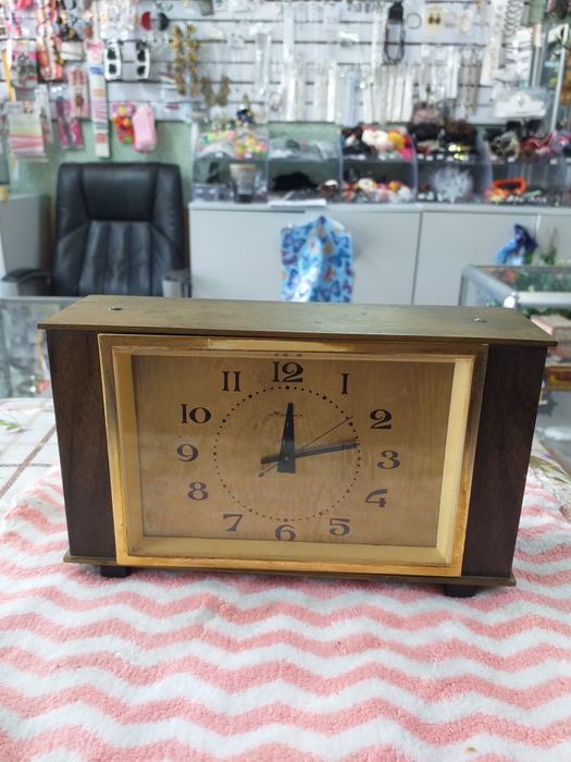 Продам настольные Часы пр ссср