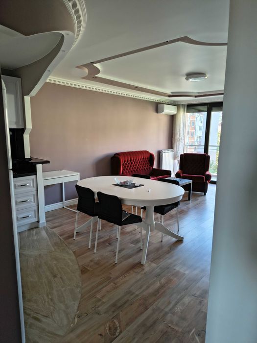 3 стаен, луксозен, ново обзавеждане. В апартамента не е живяно. 200 m. от Студенски град.