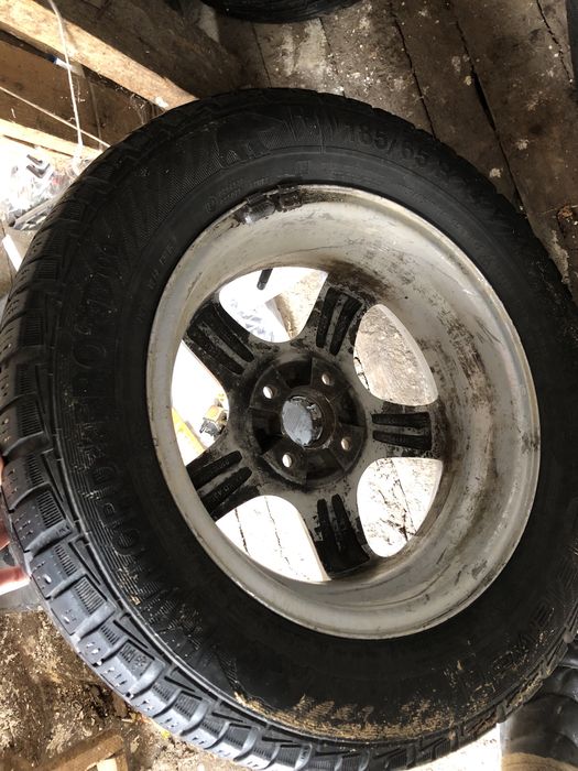 Продам срочно резину с дисками