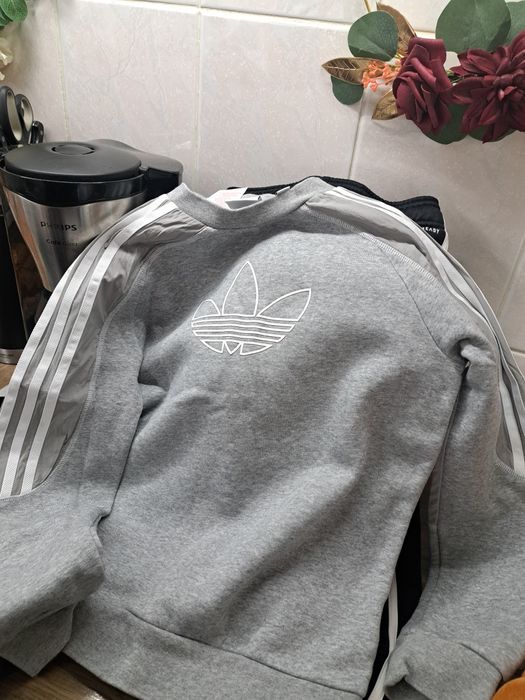 Pantaloni adidas si bluza mas.140