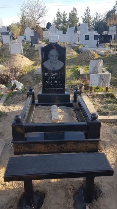 Памятники из черного гранита