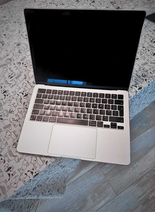 MacBook Air 8 GB 256