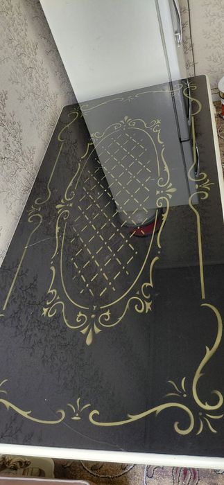 Стол журнальный.