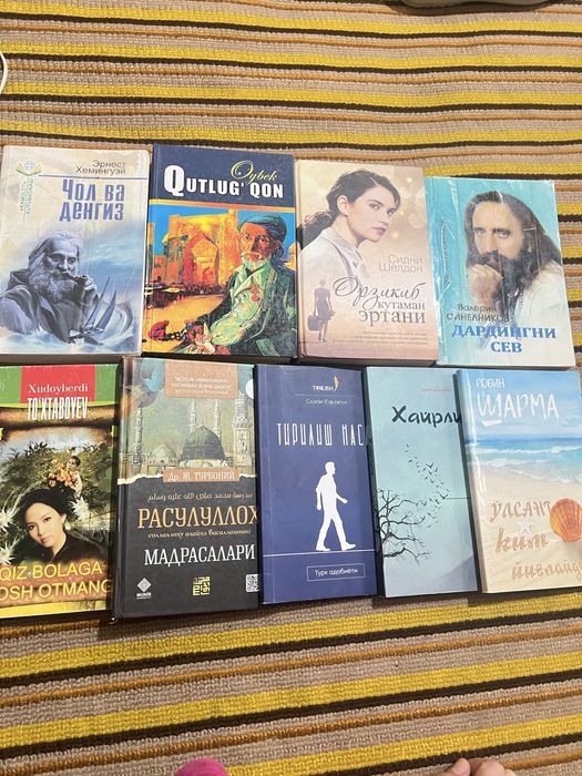 Yangi va ikkinchi qoʻl kitoblar sotiladi