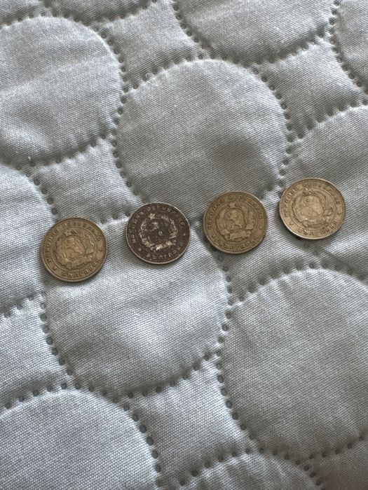 Продавам 4 броя от 10 ст. от 1962 г.