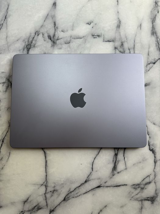 MacBook Air M2 13.6” 8GB/256GB, 96% батерия, чисто ново оригинално зарядно