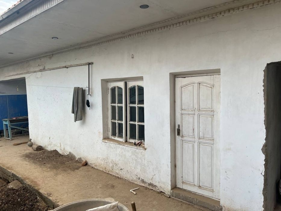 4 so’tiq hovli 1 xona xammom hojathonasi bor parnik