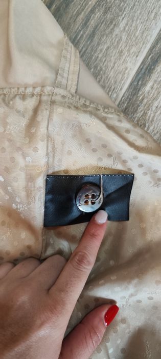 Оригинално дамско яке на Guess