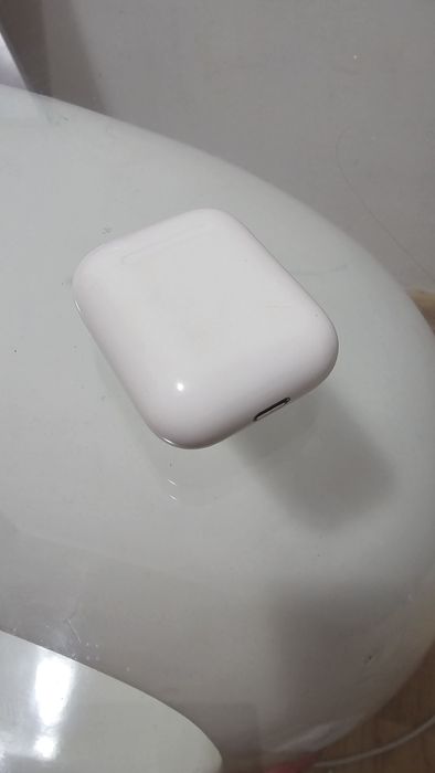Apple AirPods 2 – funcționale – stare bună