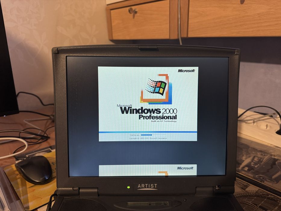 Laptop vintage cu CPU Intel Tillamook 266 MHz