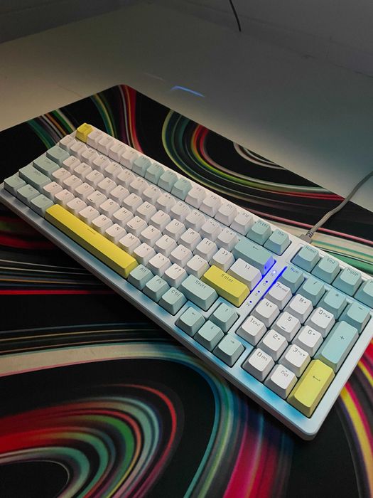 Kompyuter sotiladi full komplekt