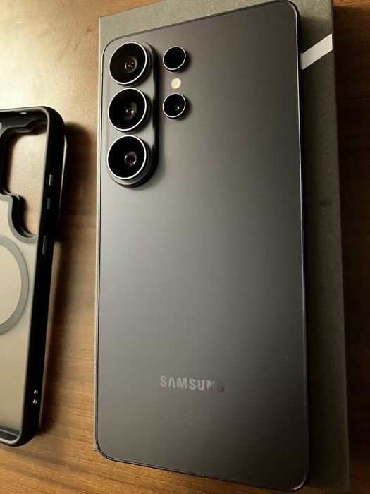 Samsung Galaxy S26 Ultra 256GB Fullbox , ca nou 10/10. Baterie 100%, garantie.