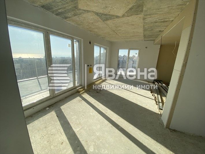 Продава се Тристаен апартамент в Варна, м-т Траката - 96 кв.м за 2480 €/кв.м - Снимка #2