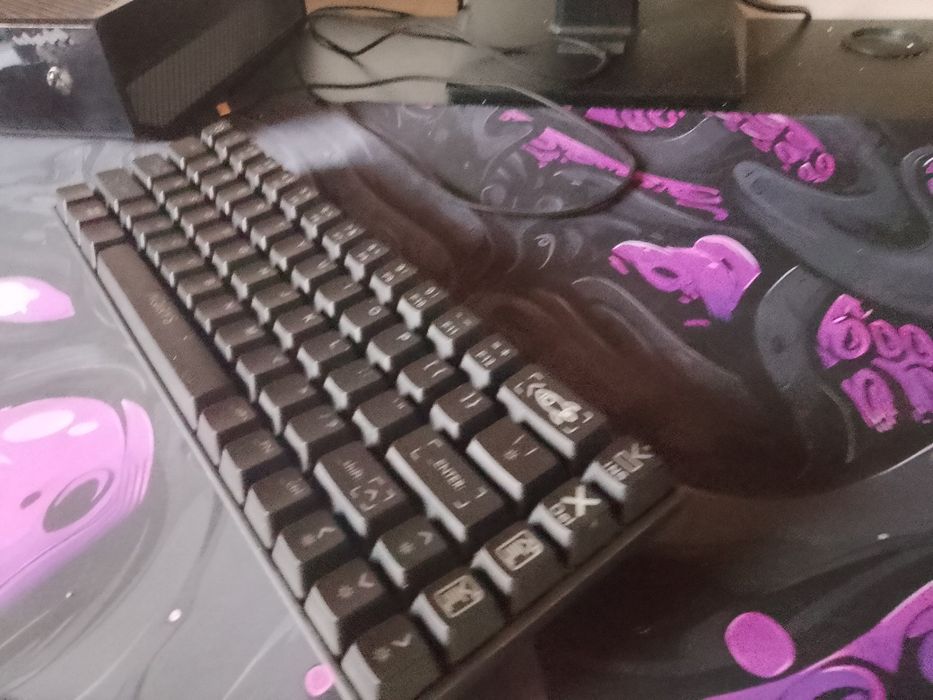 Titlu: Tastatură gaming mecanică AQIRYS Mira – stare foarte bună, preț