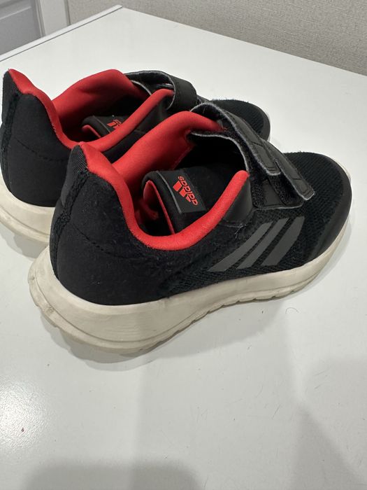 Кроссовки Adidas