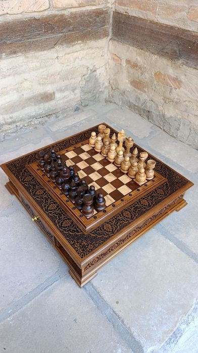 Shaxmat Шахматы 40×40 sm yongʻoqdan yasalgan