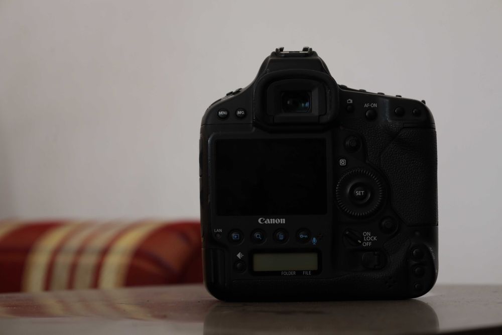 Canon 1DX с оригинална кутия, зарядно и батерия