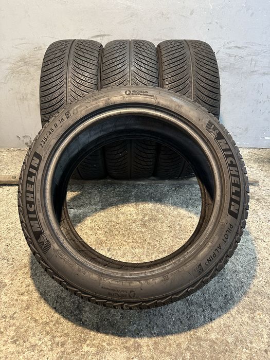 Гуми 235/45/18 MICHELIN Pilot Alpin Winter