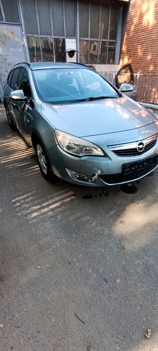 Vând Opel Astra J Sports Tourer | 2.0 CDTI | 160 CP | An 2011 | Stare foarte bună