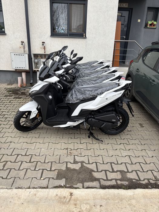 Scuter de inchiriat Kymco 50 cc/125cc.