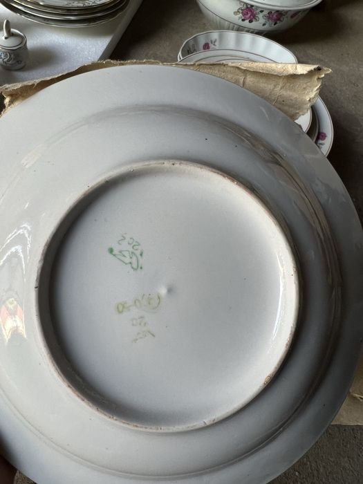 Посуда , тарелки,чашки,супница