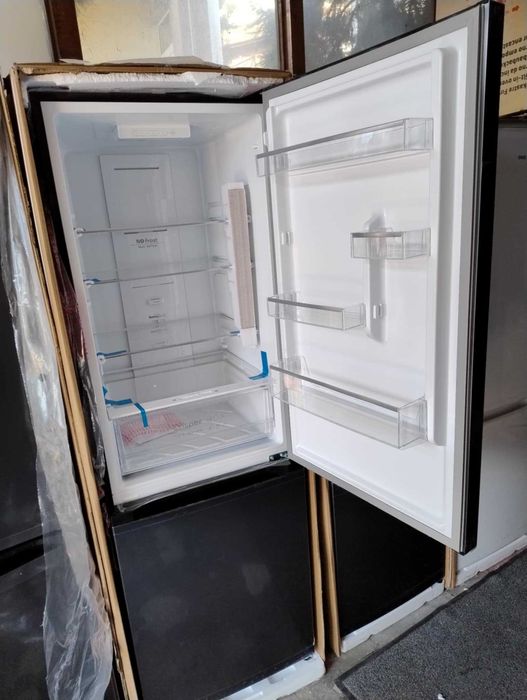 *Ново* Комбиниран Хладилник с долен фризер CHIQ 185.5 см No Frost