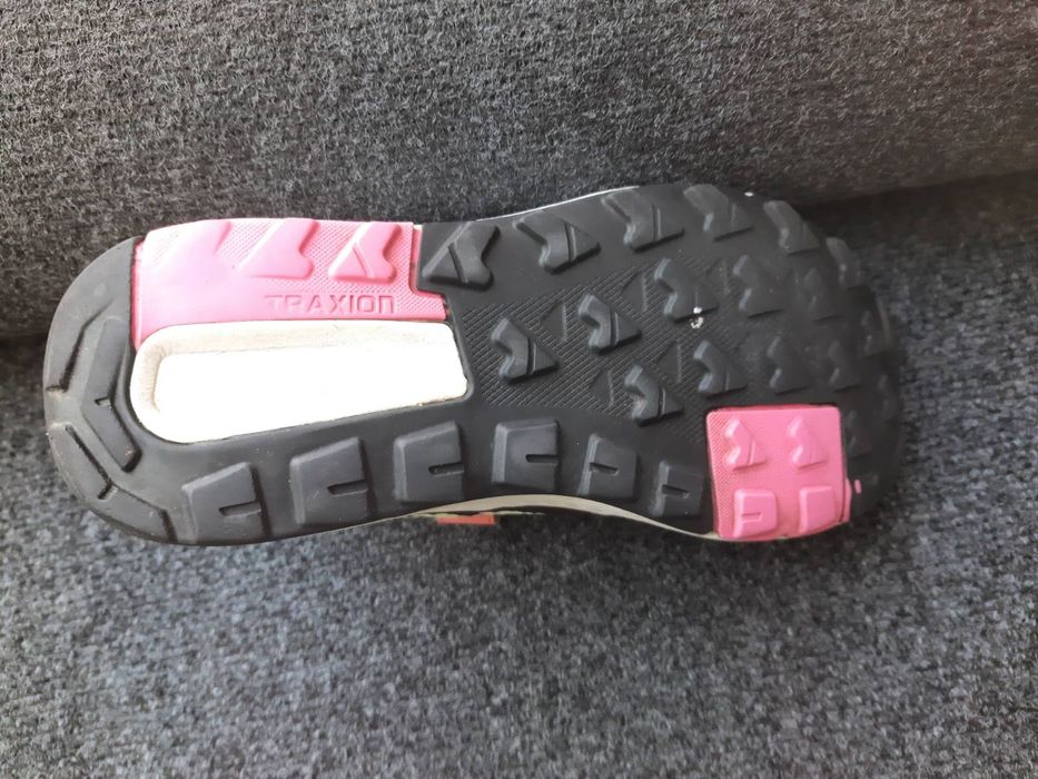 маратонки Adidas  размер 37½