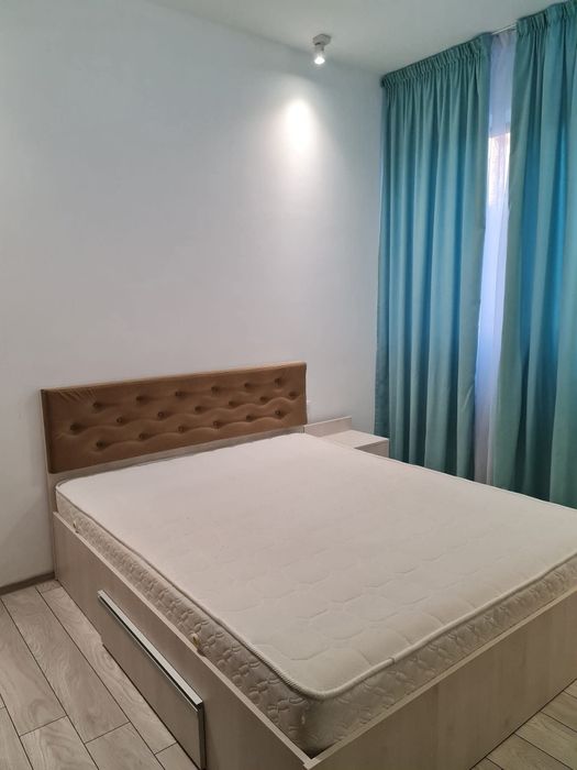 Închiriez apartament cu trei camere în bloc nou mobilat si utilat