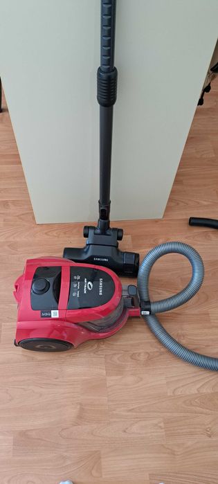 Vând aspirator fara sac Samsung