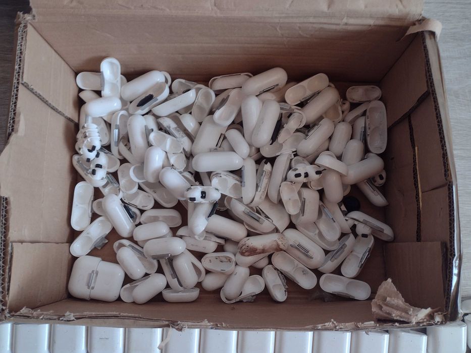 Лот от Apple Airpods Case 1/2/PRO