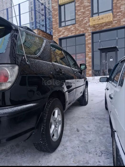 Продам машину Лексус Рх 300