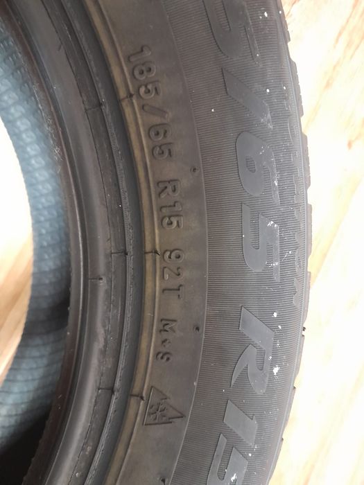 Продам шины зимние 15