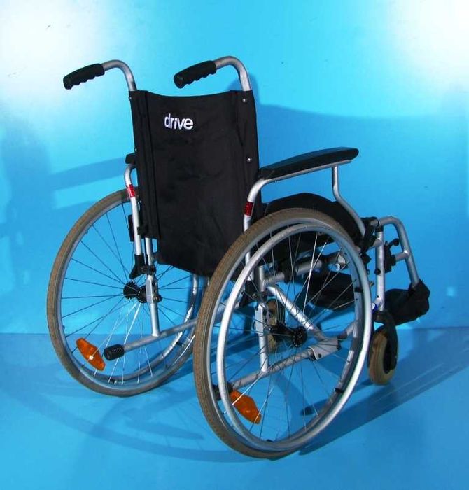 Scaun cu rotile Drive - latime sezut 45 cm